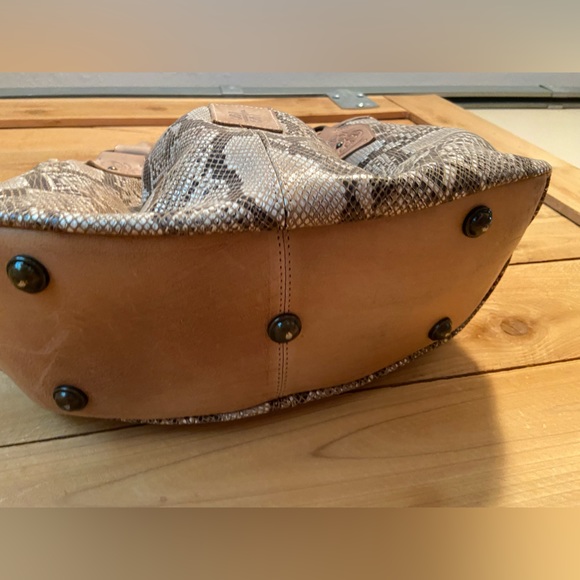 STS Ranchwear Tan and Cream Hobo Bag - Picture 5 of 16